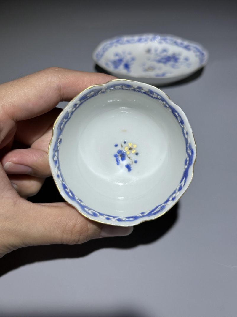    清乾隆 蓝料花卉纹杯碟一组两件 - 图5