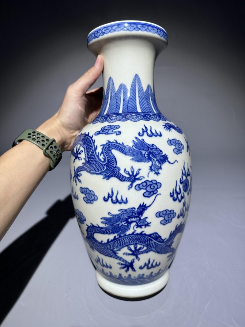    青花云龙纹盘口瓶 - 图6