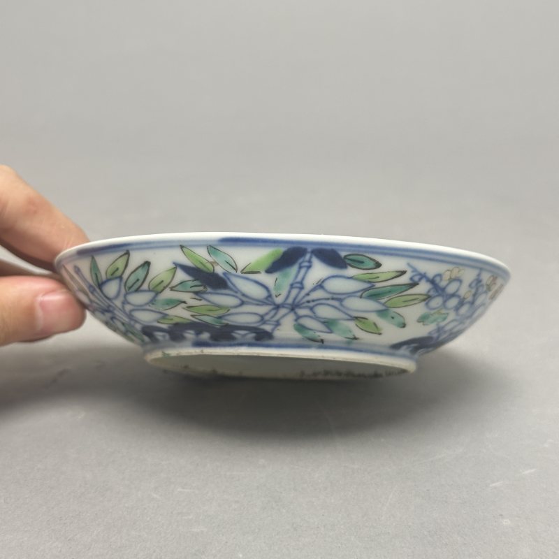 清乾隆 青花粉彩玲珑瓷盘 - 图4