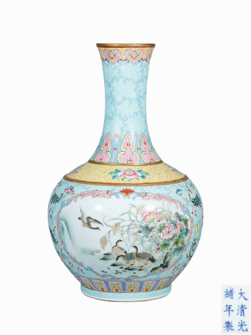    粉彩开窗花鸟纹赏瓶 - 图1
