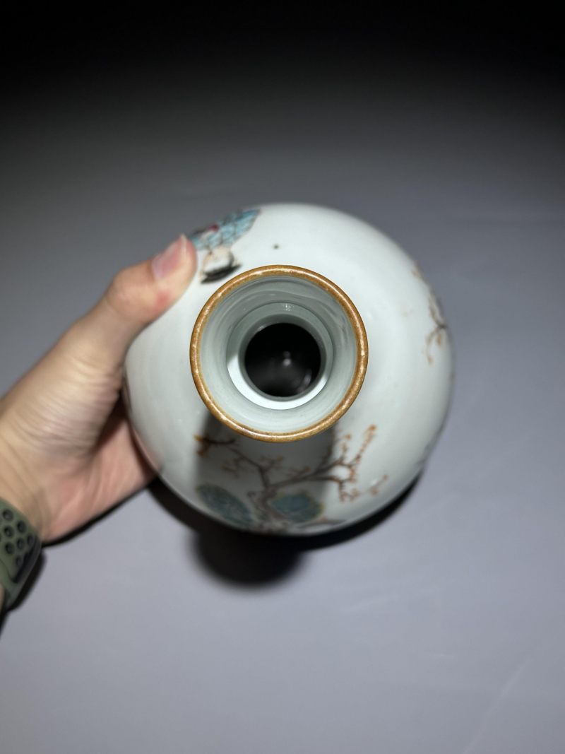    清乾隆 广彩人物纹蒜头瓶 - 图3