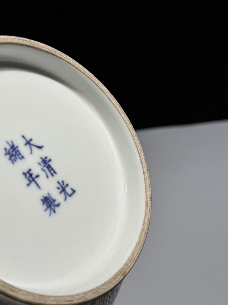    粉彩开窗花鸟纹赏瓶 - 图12