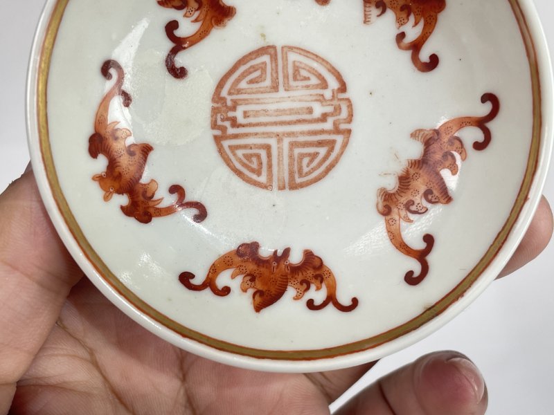 清同治 粉彩矾红福寿纹小盘 - 图3