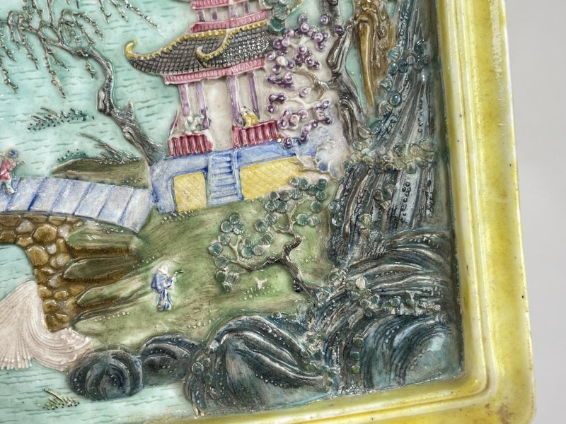 清中期 粉彩堆塑人物山水纹瓷板插屏 - 图8