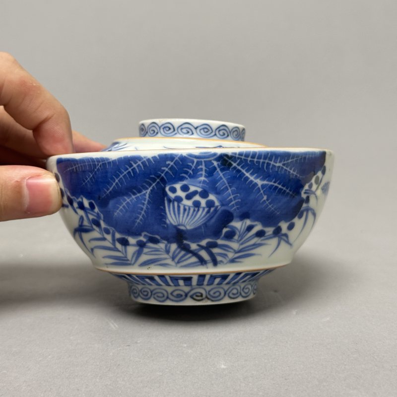 清晚期 青花荷花纹盖碗 - 图2