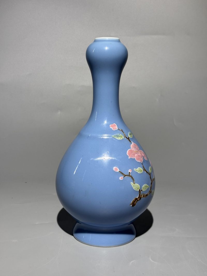    蓝地堆塑花鸟纹蒜头瓶 - 图6