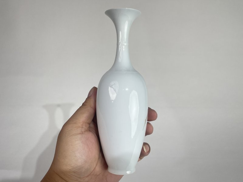 解放后 粉彩八哥图柳叶瓶 - 图3