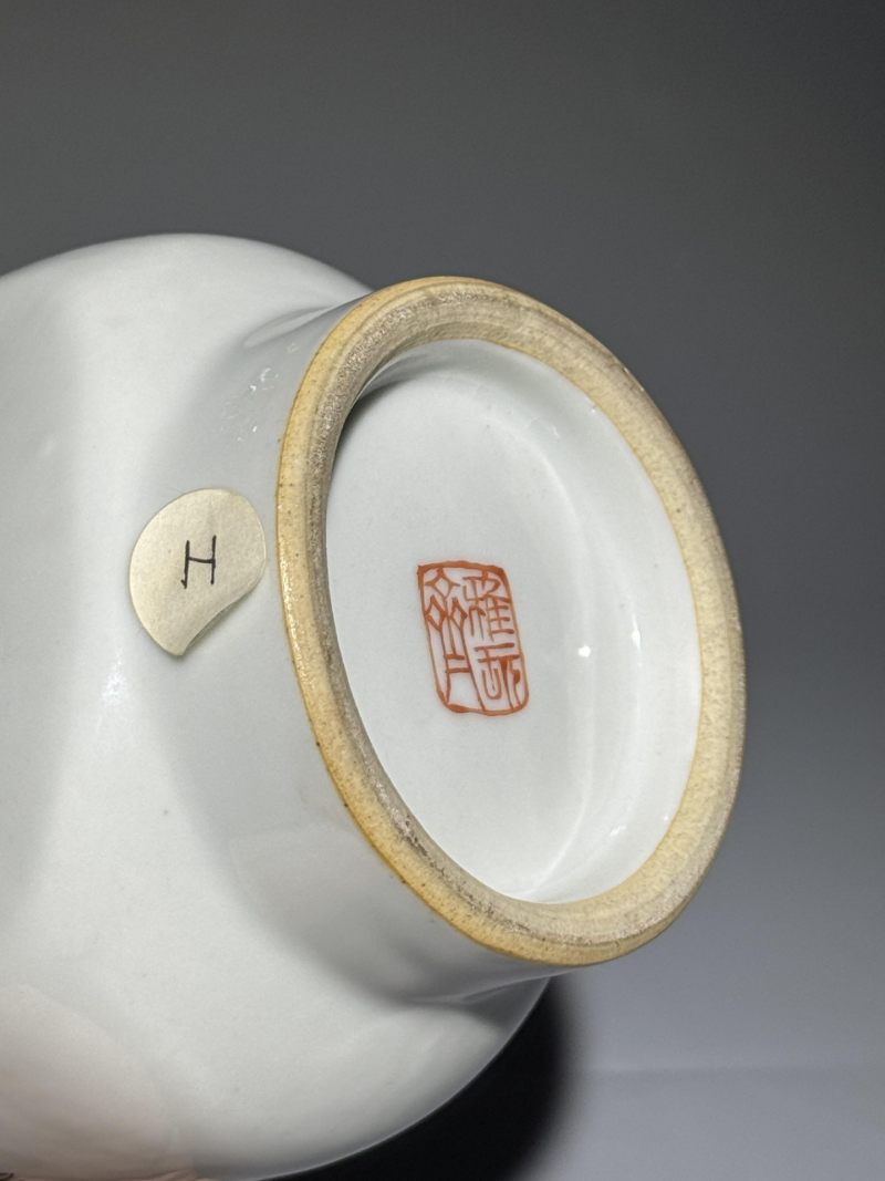    汪凡作品 粉彩荷塘鸣蝉纹四方瓶 （带证书） - 图11