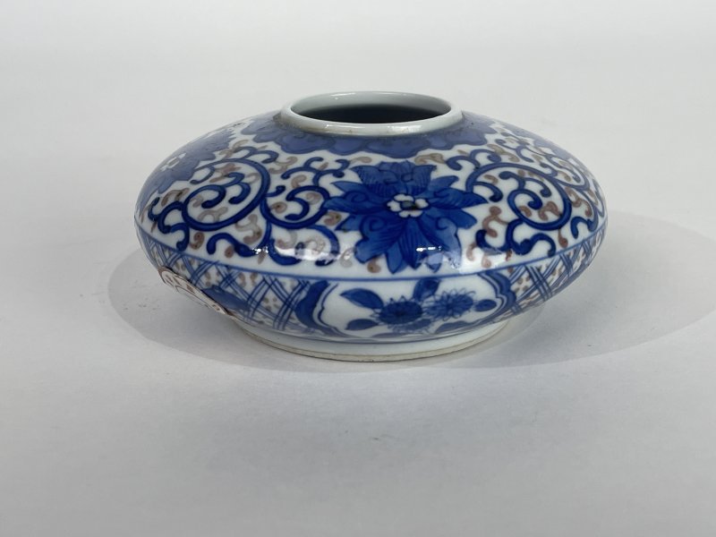 清  青花釉里红缠枝花卉纹水盂 - 图1