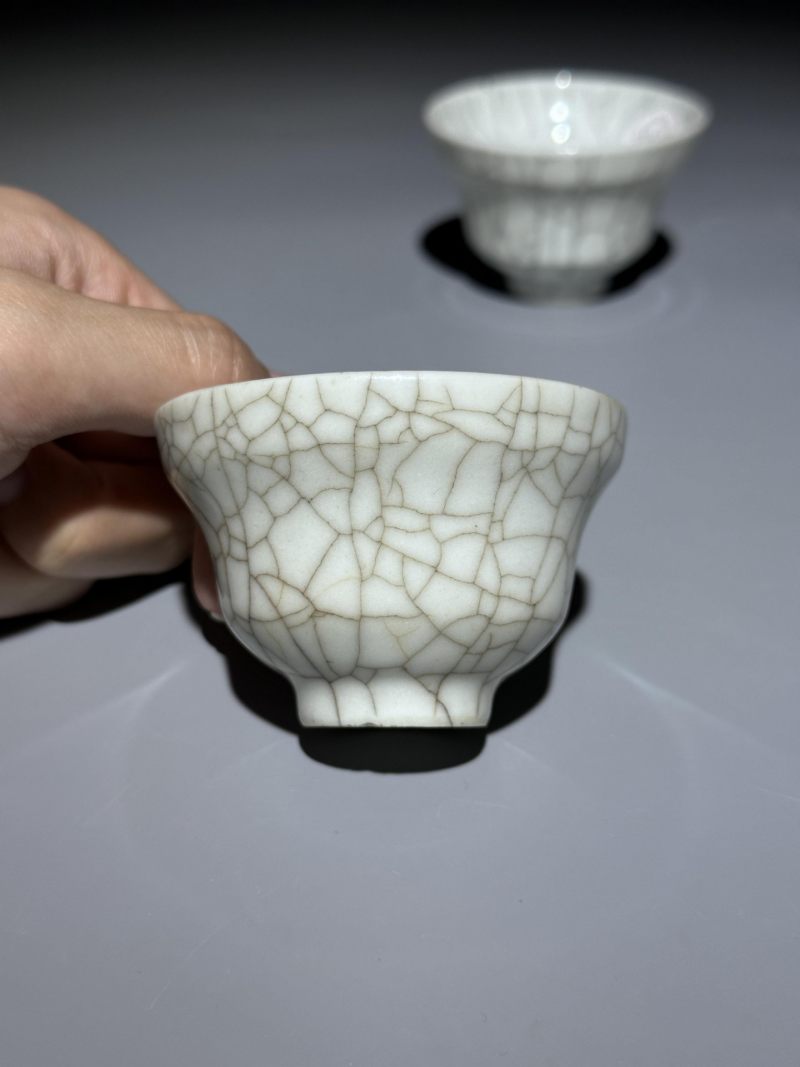    清中期 哥釉折沿杯一对 - 图3