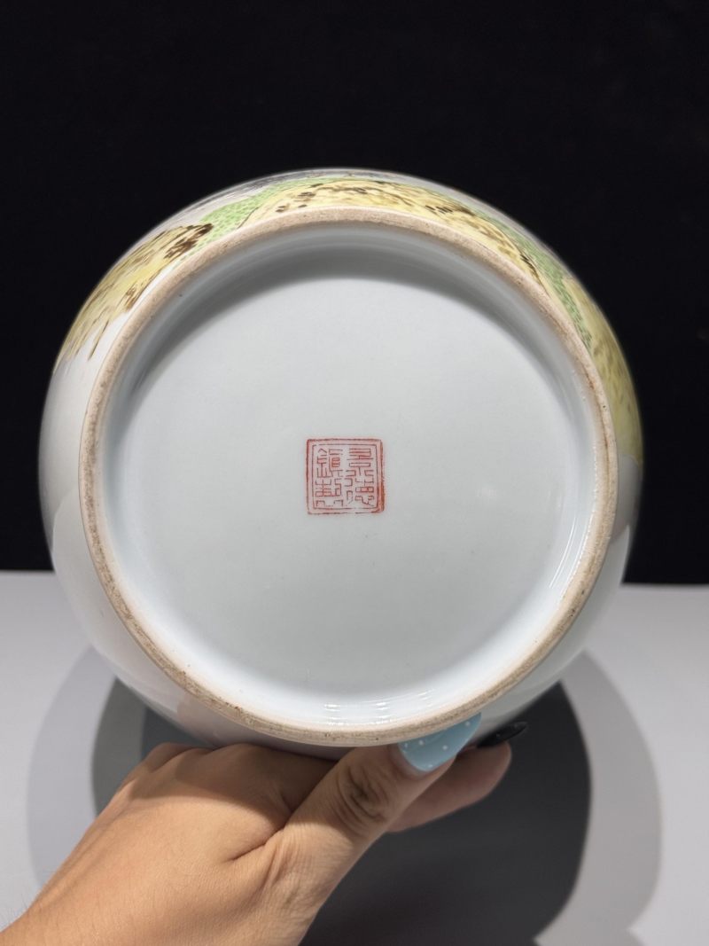    邹甫仁作品 粉彩松鹰图诗文灯笼瓶 - 图3