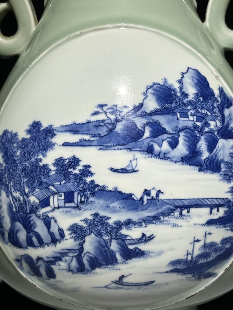    清晚期 青釉开窗青花山水纹双耳瓶 - 图7