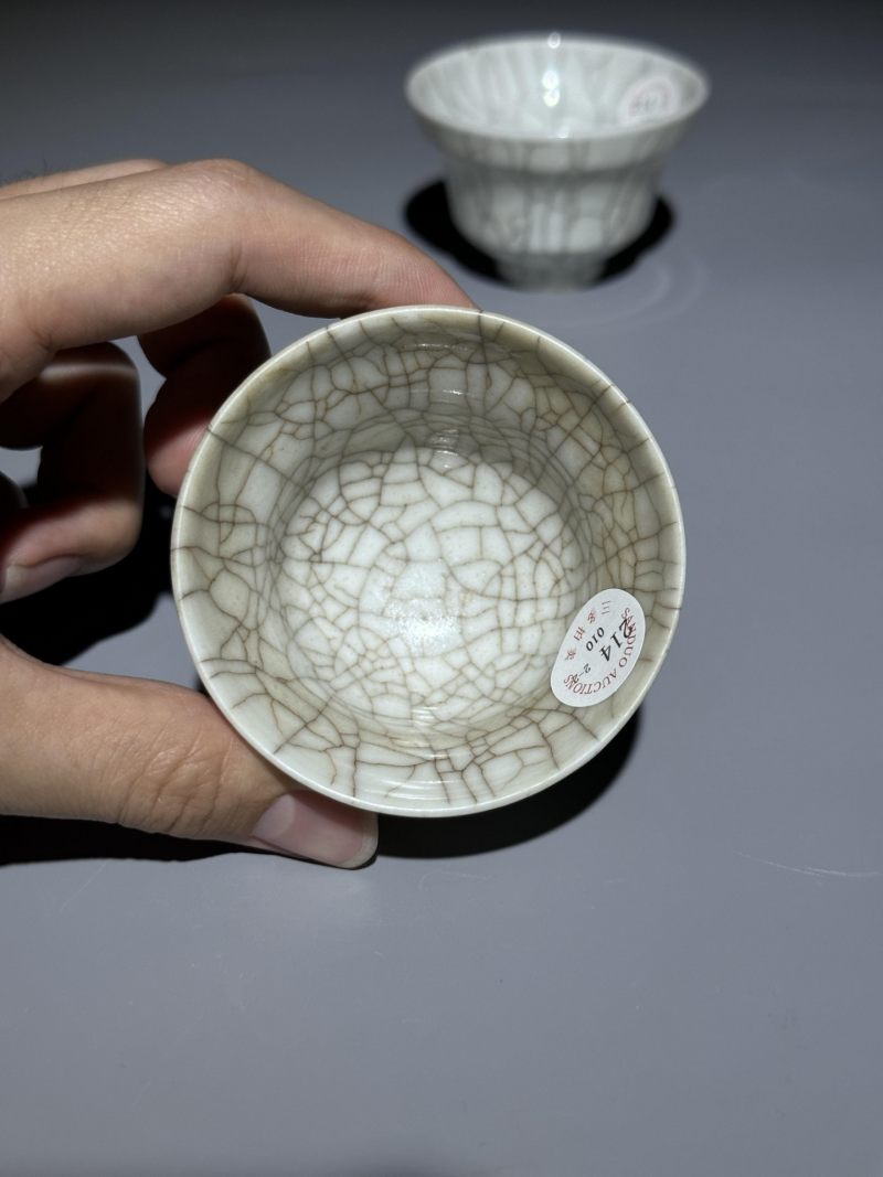    清中期 哥釉折沿杯一对 - 图4