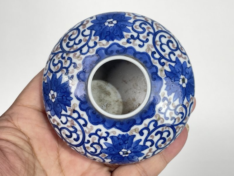 清  青花釉里红缠枝花卉纹水盂 - 图2
