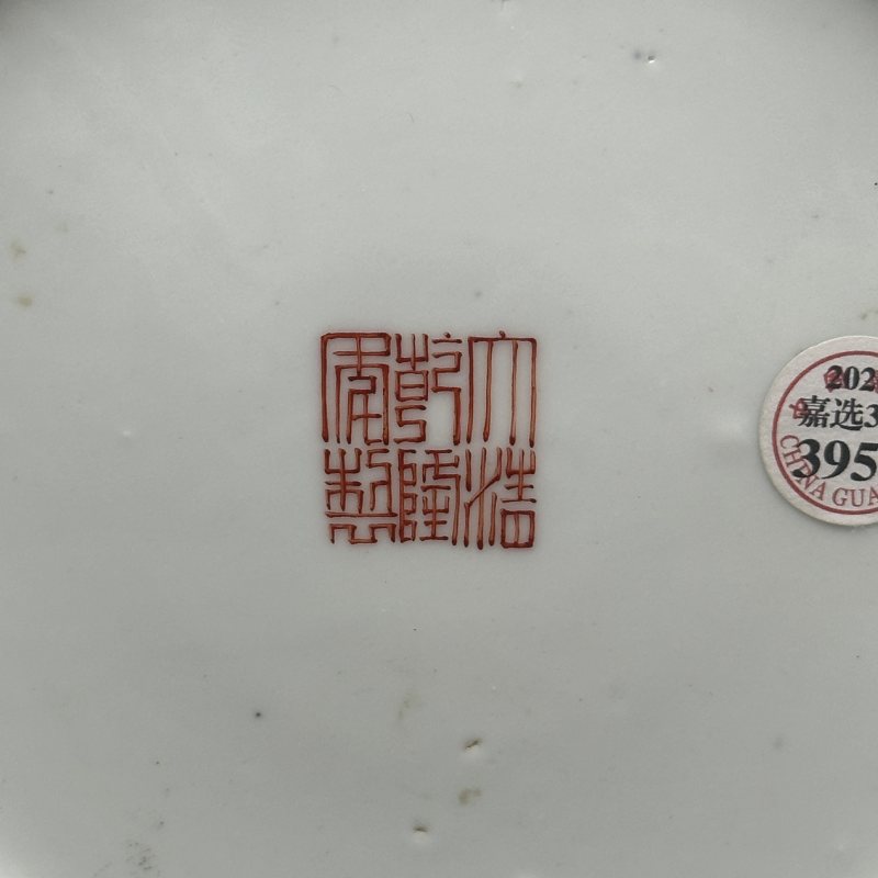 民国 粉彩山水人物图观音瓶 - 图5