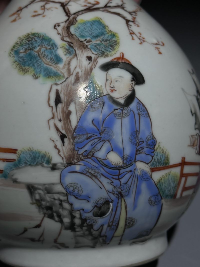    清乾隆 广彩人物纹蒜头瓶 - 图8