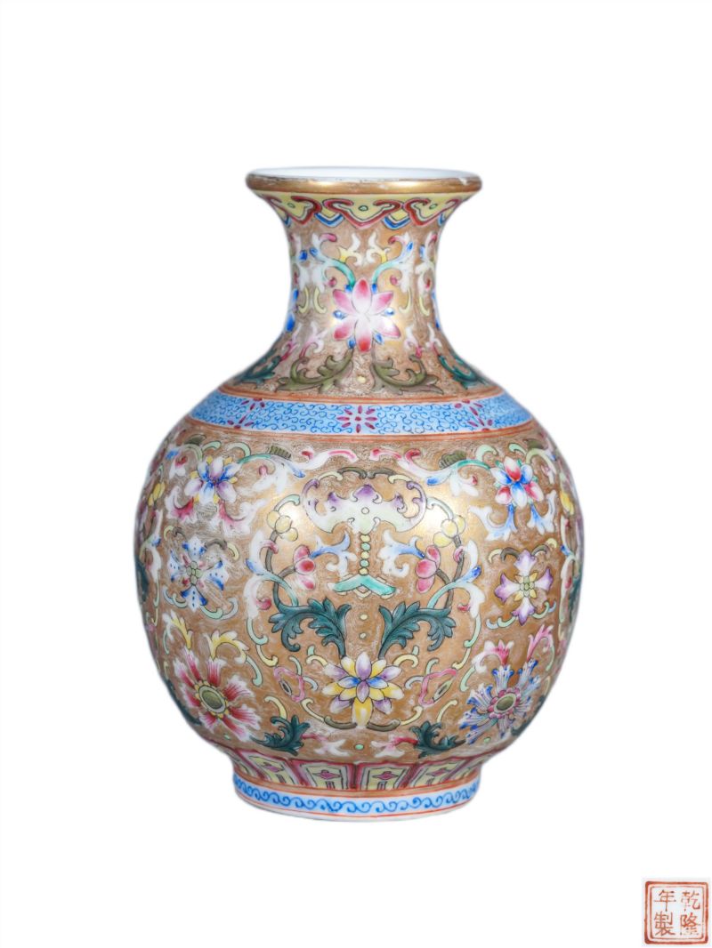    金地粉彩缠枝花卉撇口瓶