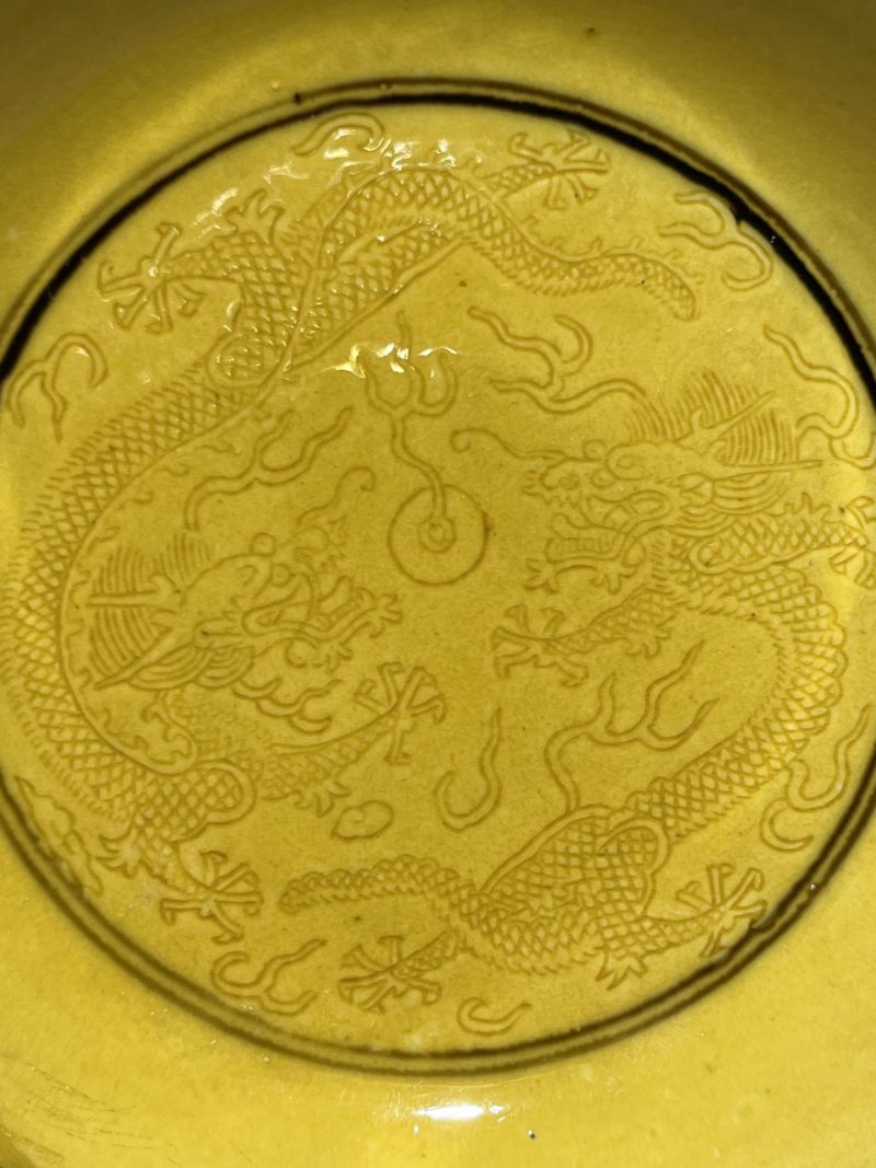    清光绪 黄地暗刻龙纹盘 - 图4