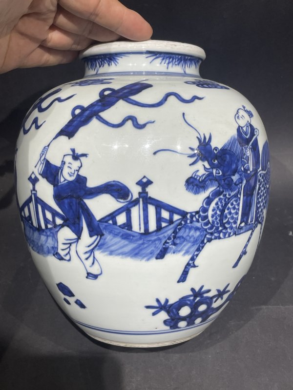 解放后 青花麒麟送子图罐 - 图2