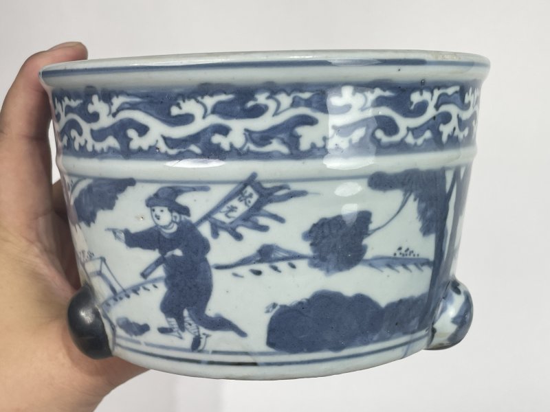 明晚期 青花状元及第图三足炉 - 图4