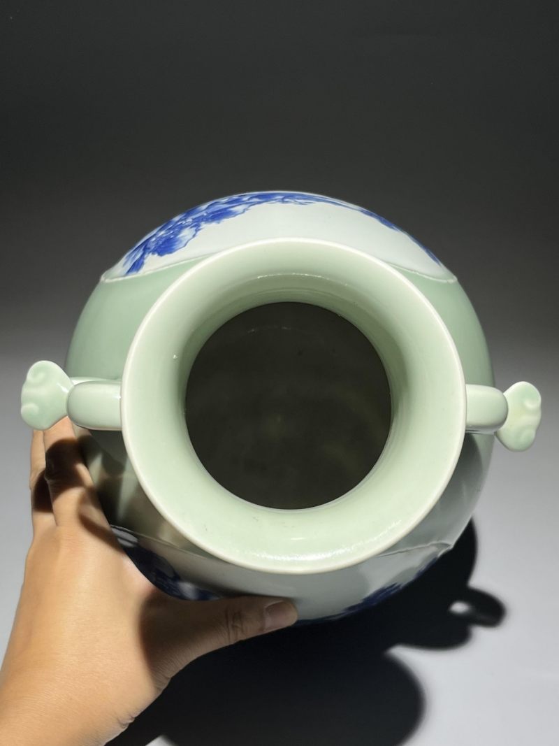    清晚期 青釉开窗青花山水纹双耳瓶 - 图9