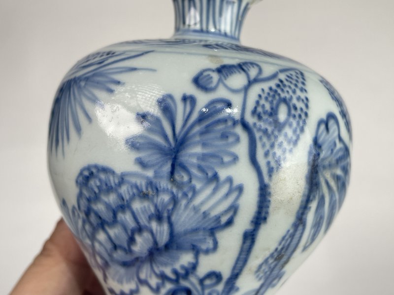 明万历 青花铁线描金梅瓶 - 图9
