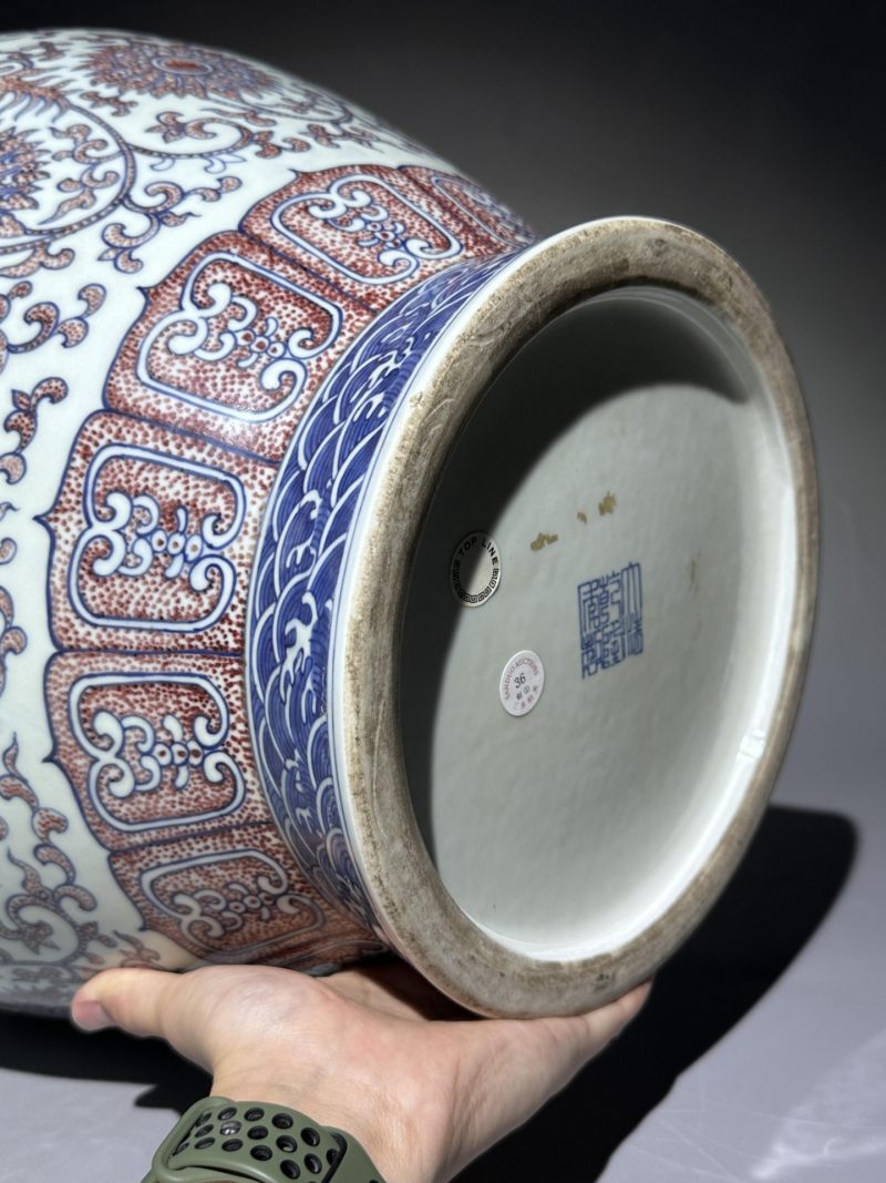    青花釉里红缠枝莲八宝纹象耳尊 - 图6