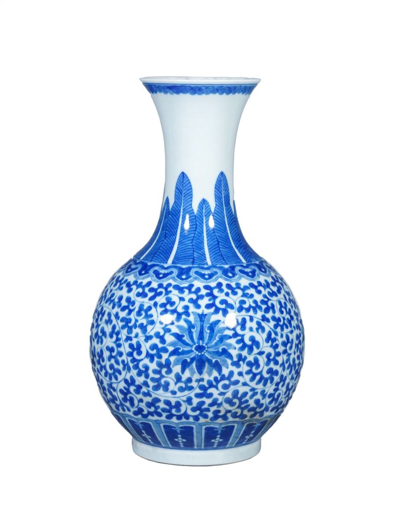    青花缠枝宝相花纹赏瓶