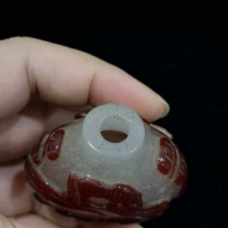 清 涅白套山楂红料六骏图烟壶 - 图4