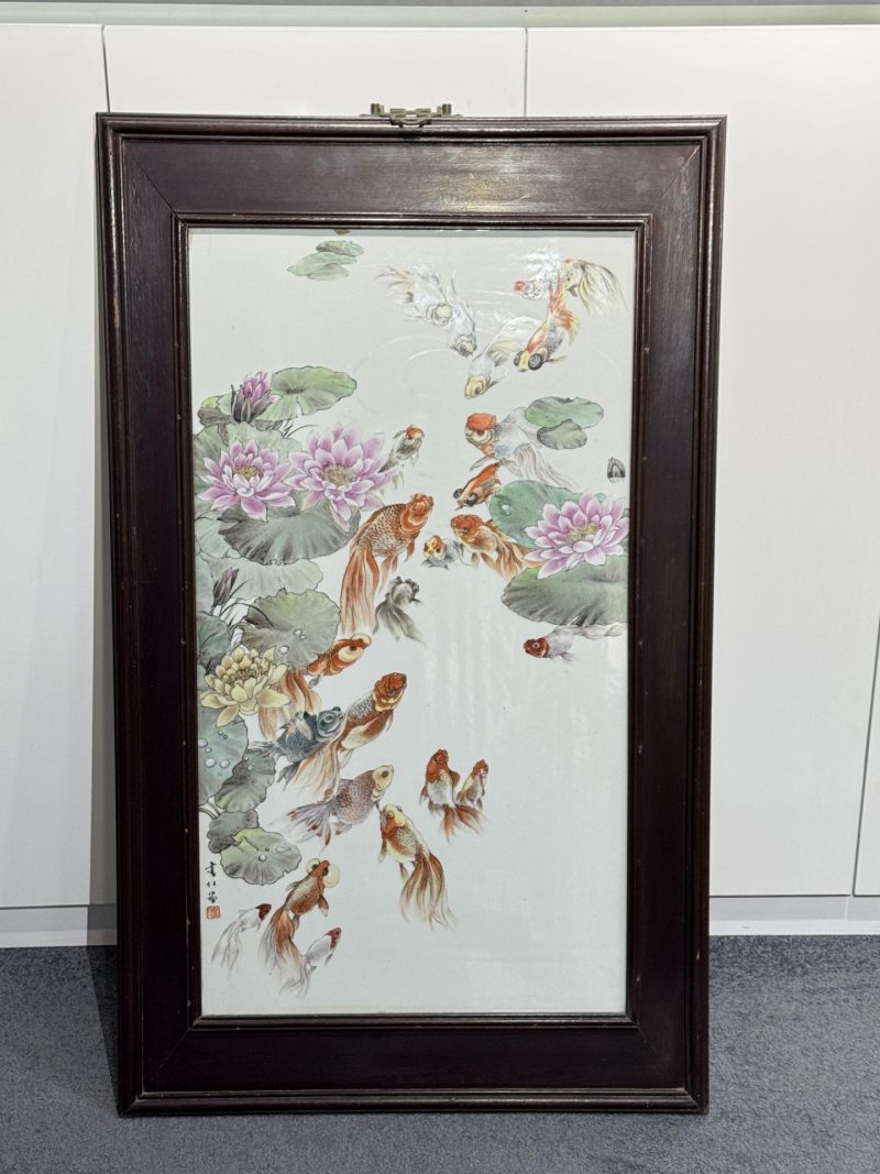    刘书仁作品 粉彩荷塘金鱼纹瓷板 - 图2