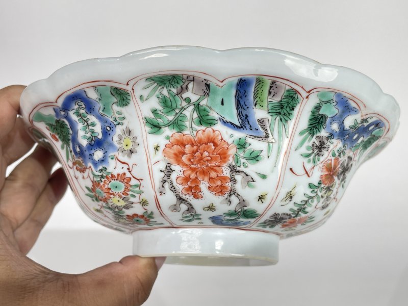 清康熙 五彩十二花神折沿碗 - 图2
