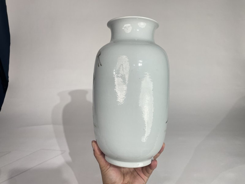 清晚期 粉彩人物仕女图灯笼瓶 - 图3