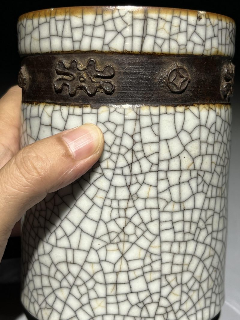    清雍正 哥釉铁锈花笔筒 - 图16