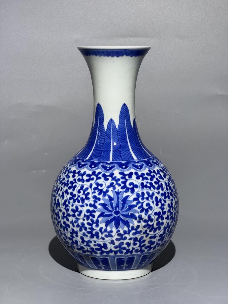    青花缠枝宝相花纹赏瓶 - 图3