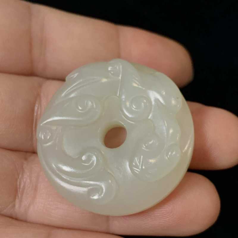 明 和田玉龙纹璧 - 图6