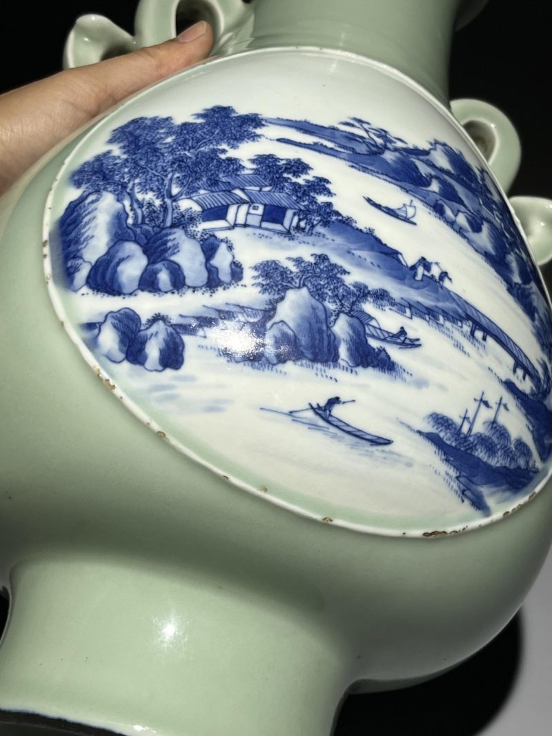    清晚期 青釉开窗青花山水纹双耳瓶 - 图12
