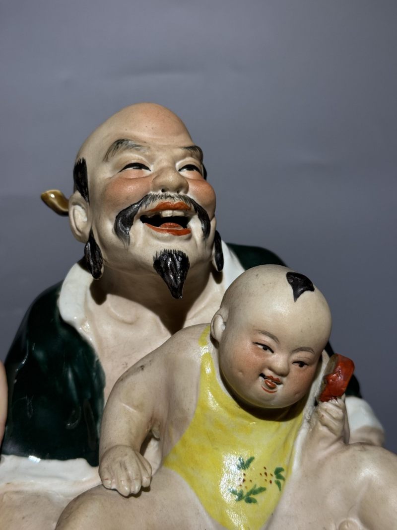    粉彩爷孙乐人物瓷塑 - 图8