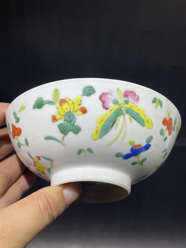 清晚期 粉彩花蝶纹碗 - 图2