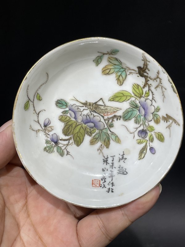 解放后 粉彩花虫诗文小盘一对 - 图2