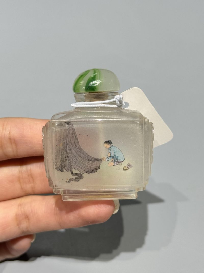    水晶特殊题材内画鼻烟壶一组 - 图3