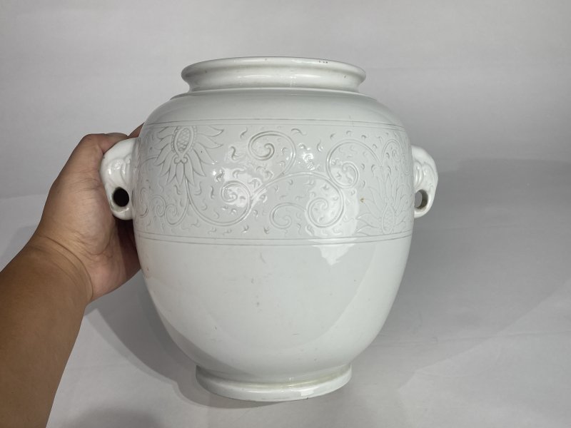 清中期 德化窑暗刻花卉纹双耳尊 - 图3