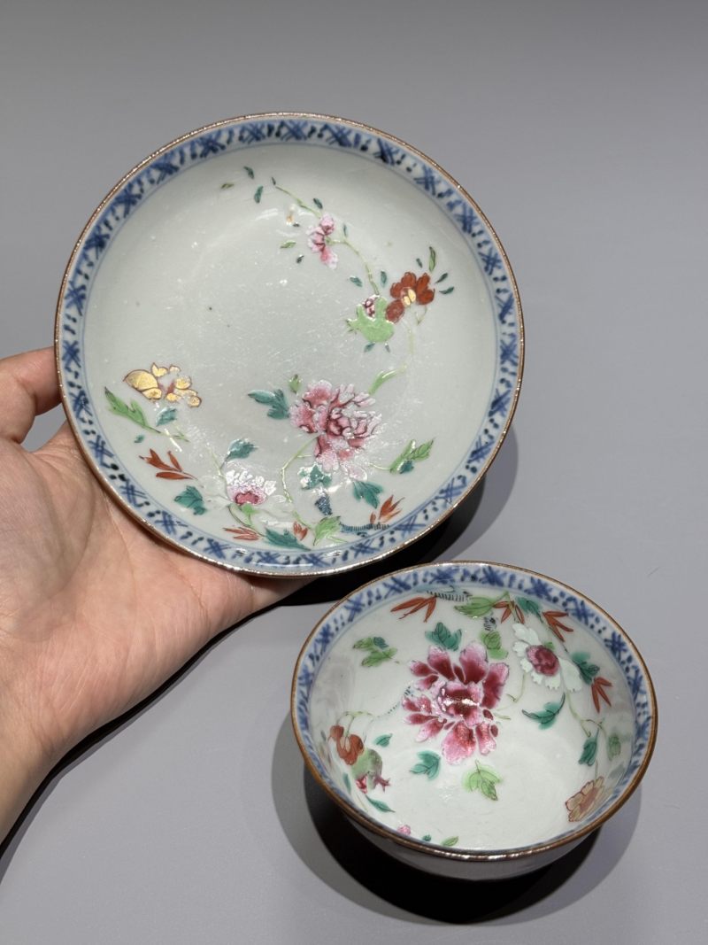    清乾隆 紫金釉粉彩花卉纹杯碟一组两件 - 图2