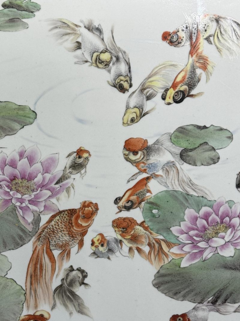    刘书仁作品 粉彩荷塘金鱼纹瓷板 - 图5