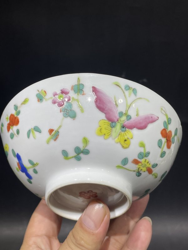 清晚期 粉彩花蝶纹碗 - 图3