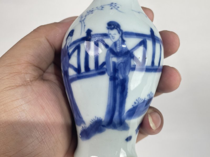 清康熙 青花侍女图双耳瓶 - 图7