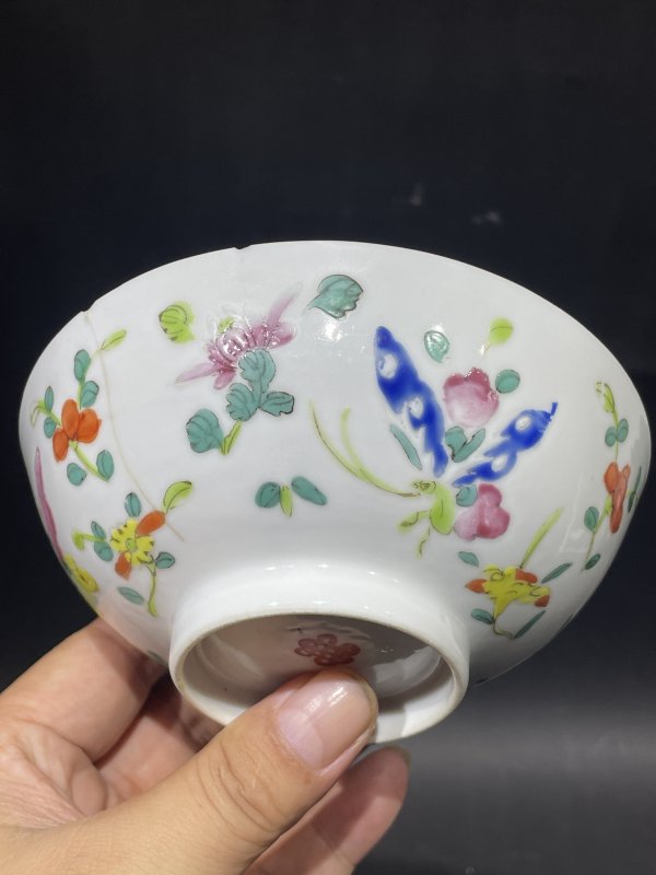 清晚期 粉彩花蝶纹碗 - 图4
