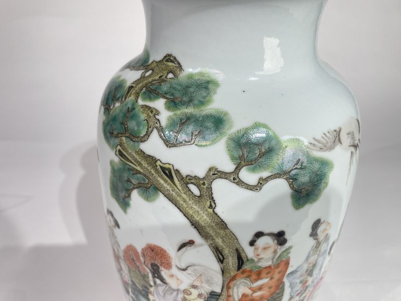 清晚期 粉彩人物仕女图灯笼瓶 - 图7