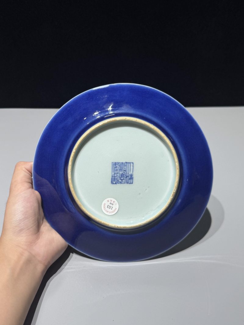    清嘉庆 外霁蓝釉内淡描青花花卉纹盘 - 图3