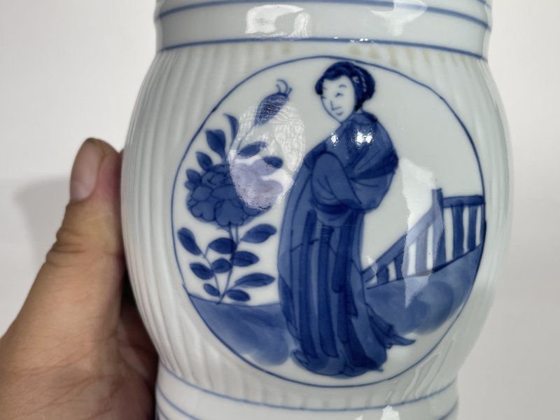 清康熙 青花开光人物图花觚 - 图6