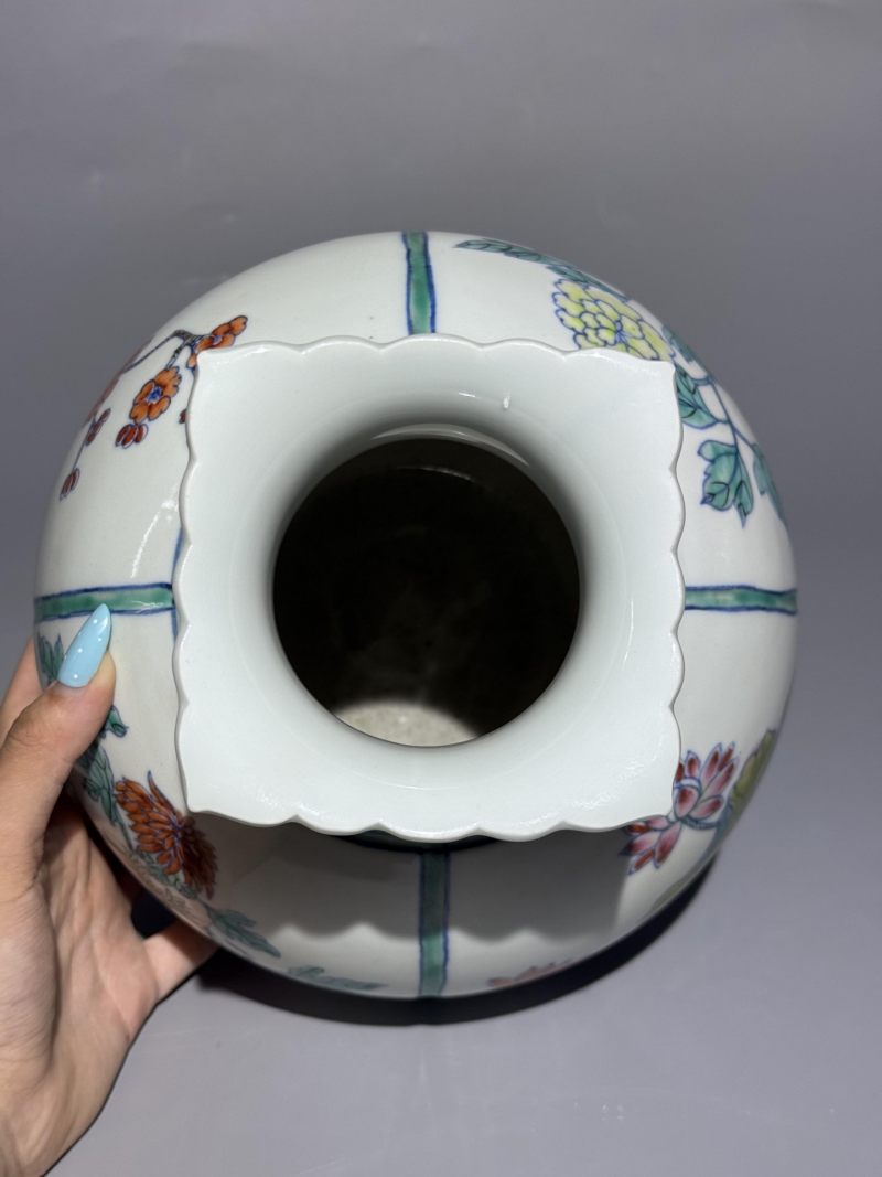    斗彩四季花卉纹花口石榴尊 - 图6